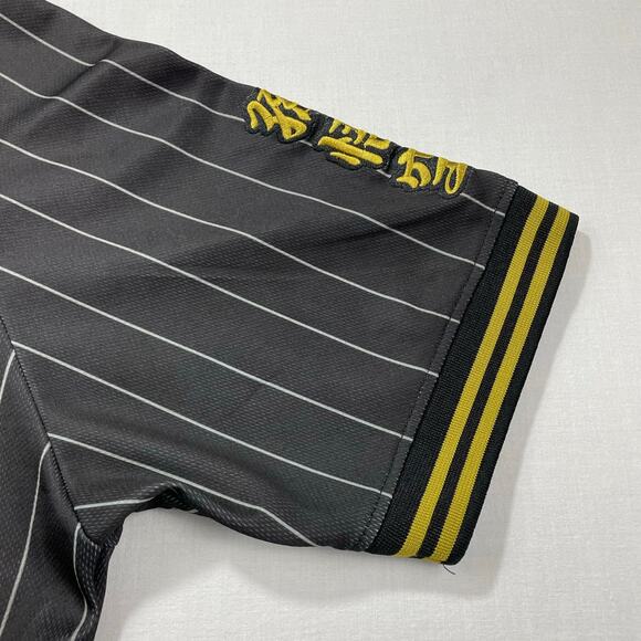 Dragon Ball-Z Goku Jersey size S Box Lunch Crunchy Roll Black Yellow Pinstripe - Picture 9 of 9